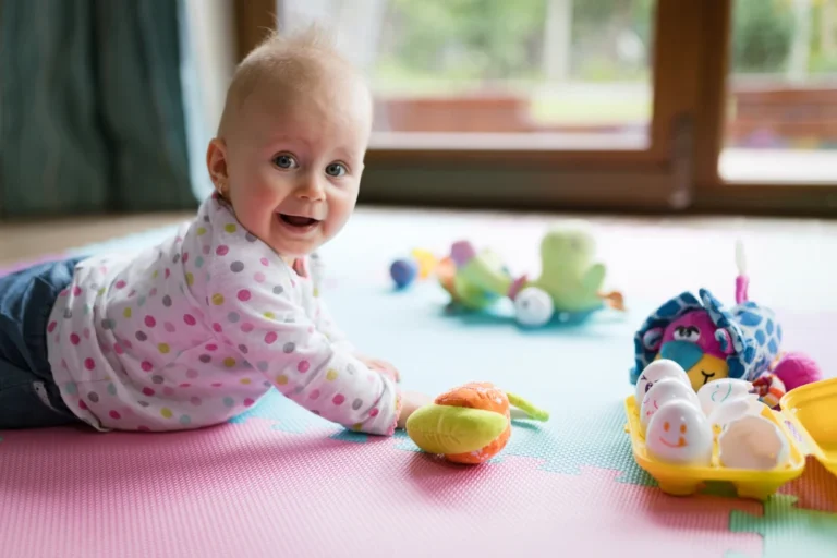 baby met afgeplat achterhoofdje bracycelafie